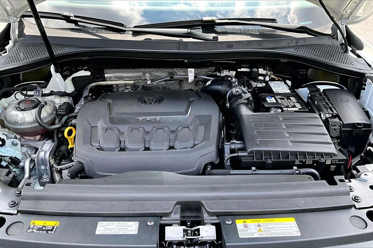 Certified Used 2023  Volkswagen 2.0T SE image 35