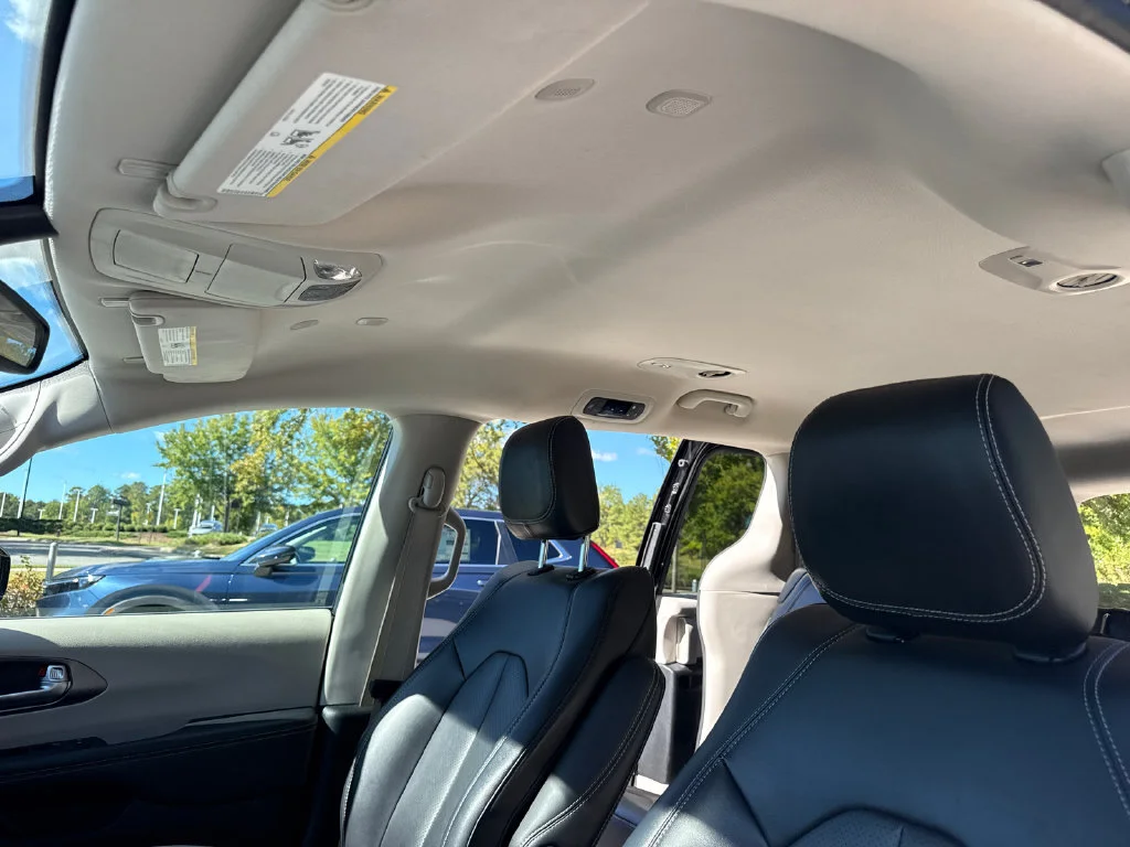Used 2024 Diamond Black Chrysler Touring L image 31