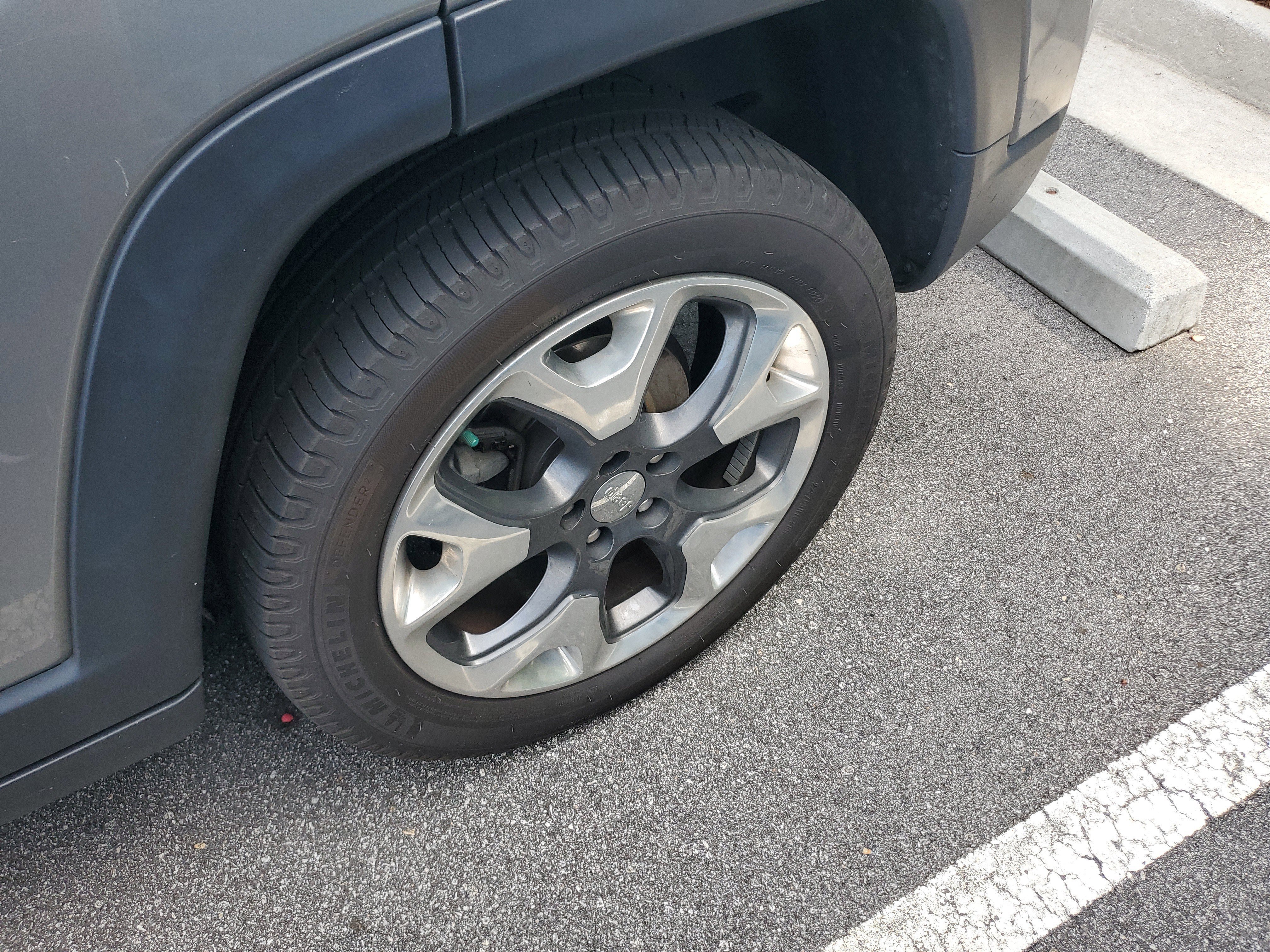 Used 2019 Silver Jeep Limited image 8