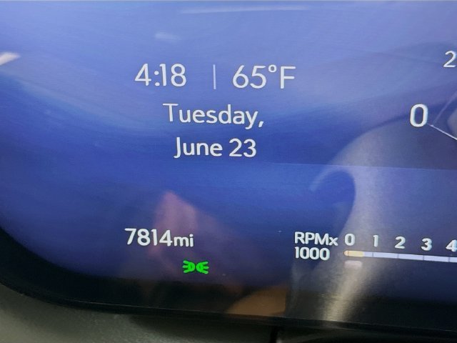 Used 2025 White Frost Tricoat Buick Avenir image 13