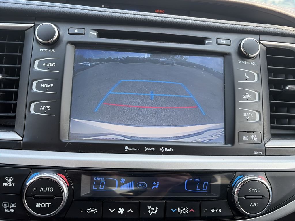 Used 2016 White Toyota XLE V6 image 23