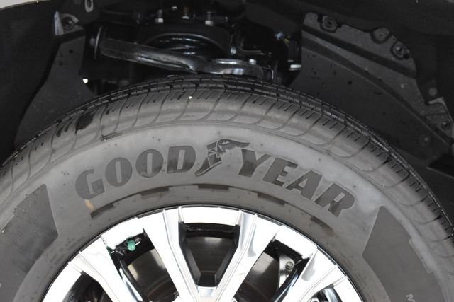 Certified Used 2025  Toyota Limited image 29
