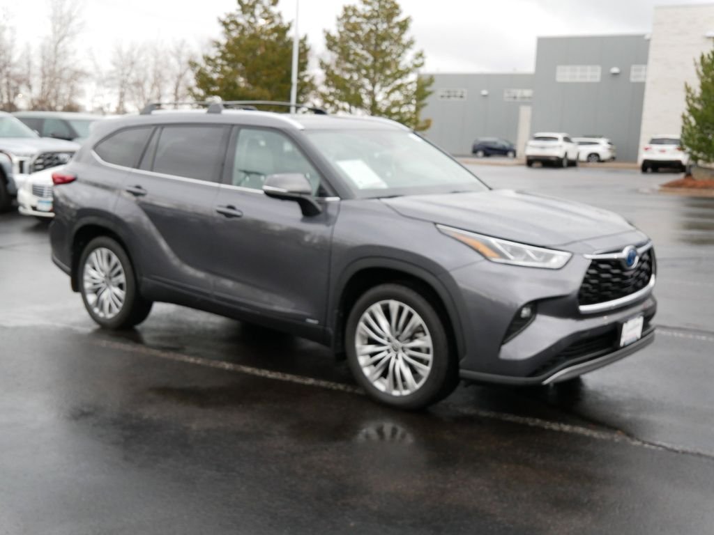 Used 2023 Toyota Highlander Platinum with VIN 5TDEBRCH3PS118556 for sale in Minneapolis, Minnesota