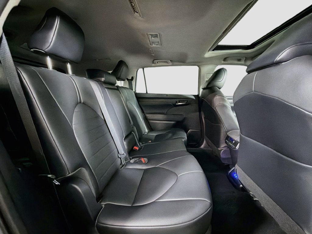 Used 2021  Toyota XLE image 29