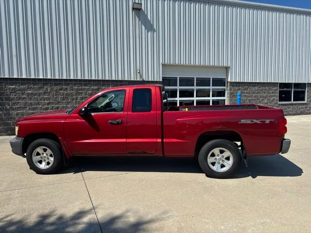 Used 2008 Red Dodge SXT image 34