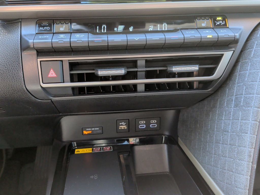 Certified Used 2025  Toyota XLE image 20
