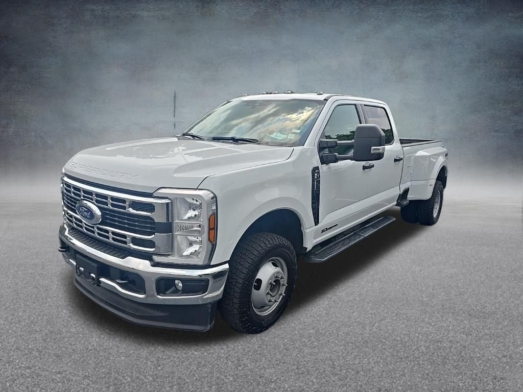 Used 2026 Oxford White Ford XLT image 4
