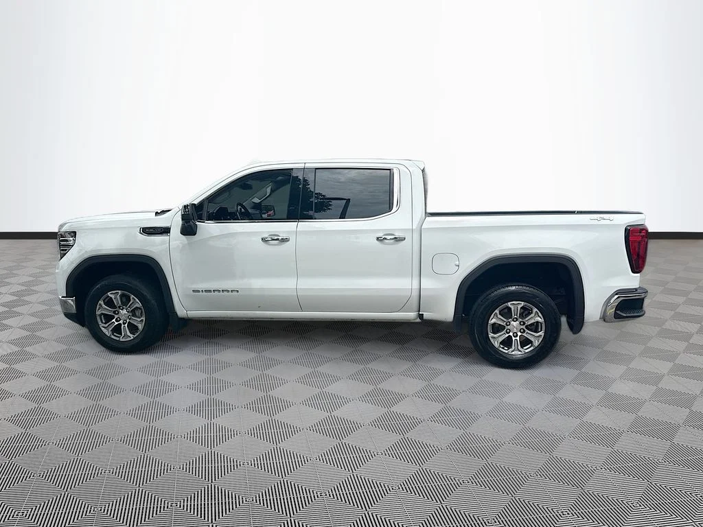 Used 2025 White GMC SLT image 9