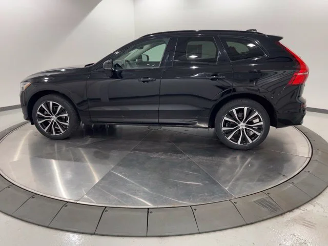 Used 2024 Onyx Black Volvo Plus image 2