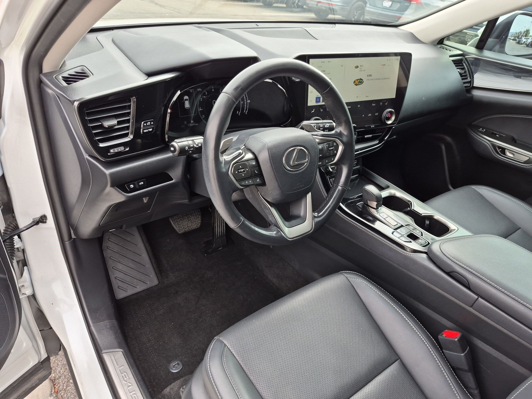 Used 2025 White Pearl Lexus NX 350 Premium image 15