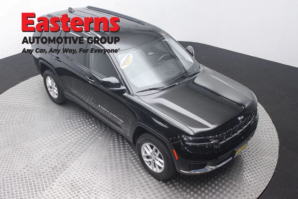 Used 2022 Black Jeep Laredo image 3