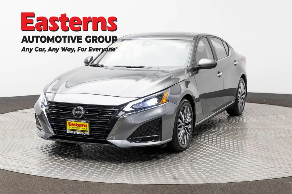 Used 2023 Gray Nissan 2.5 SV image 1