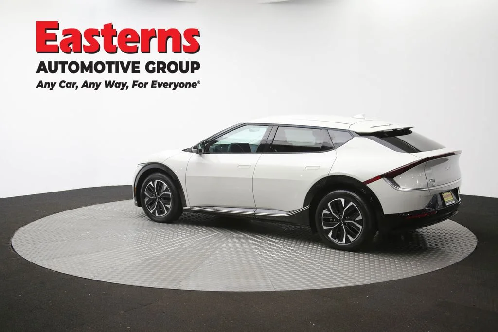 Used 2023 White Kia Wind image 66