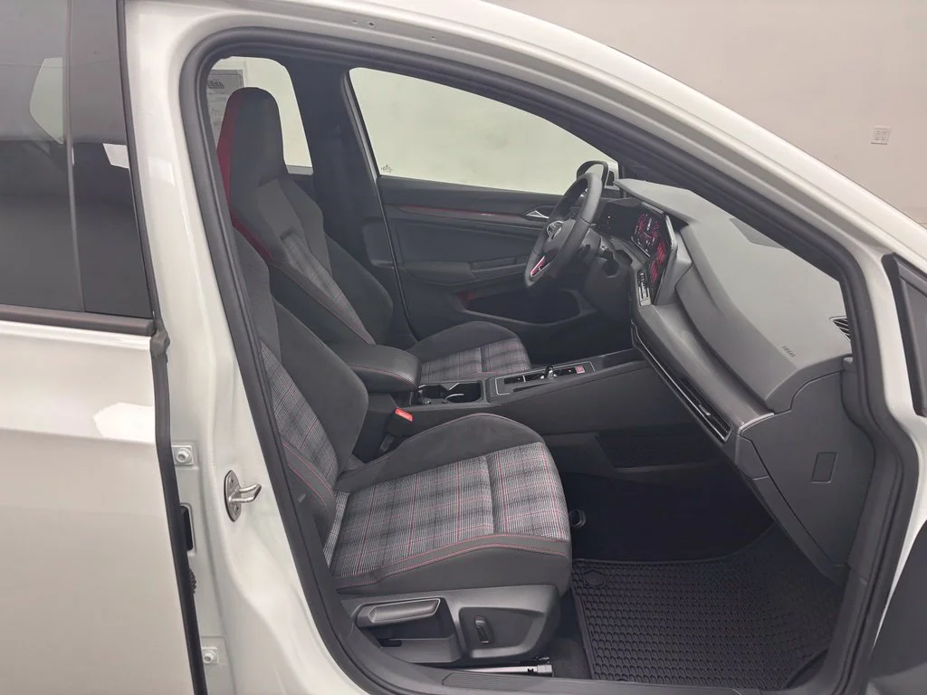 Used 2022 White Volkswagen 2.0T SE image 29