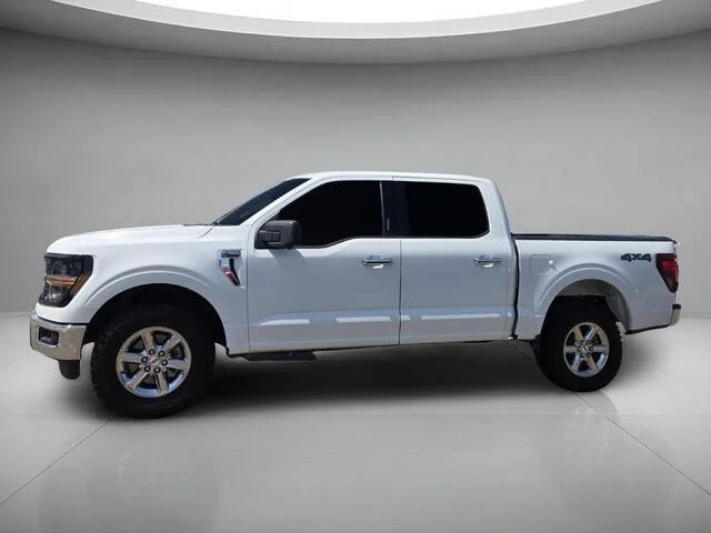 Used 2024 Oxford White Ford XLT image 2