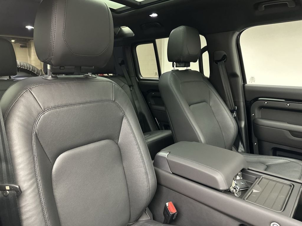 Used 2024 Santorini Black Metallic Land Rover S image 11