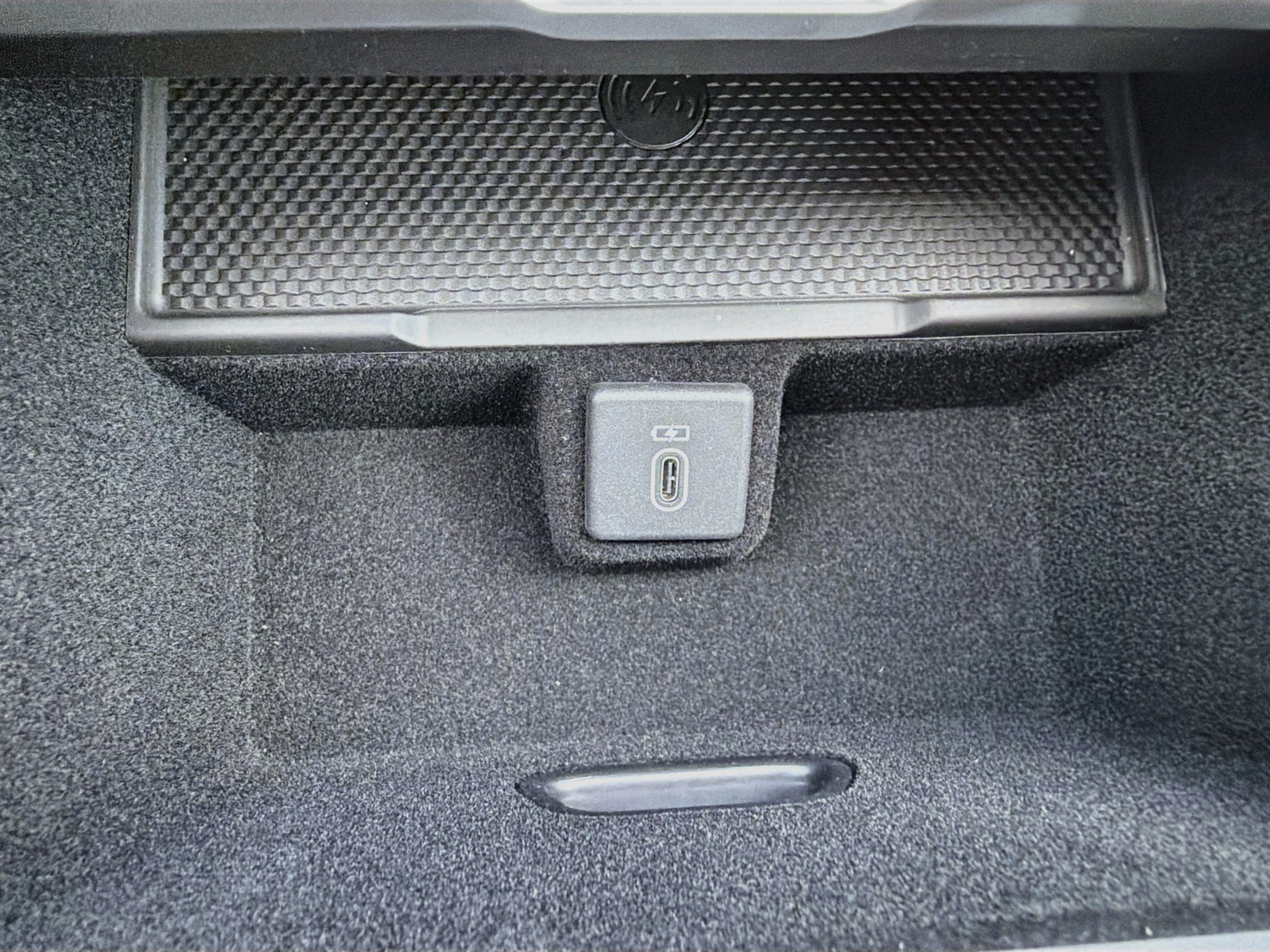 New 2026 Fuji White Land Rover SE image 32