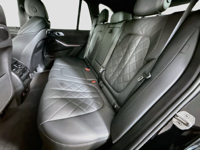 Used 2024 Black Sapphire Metallic BMW sDrive40i image 21