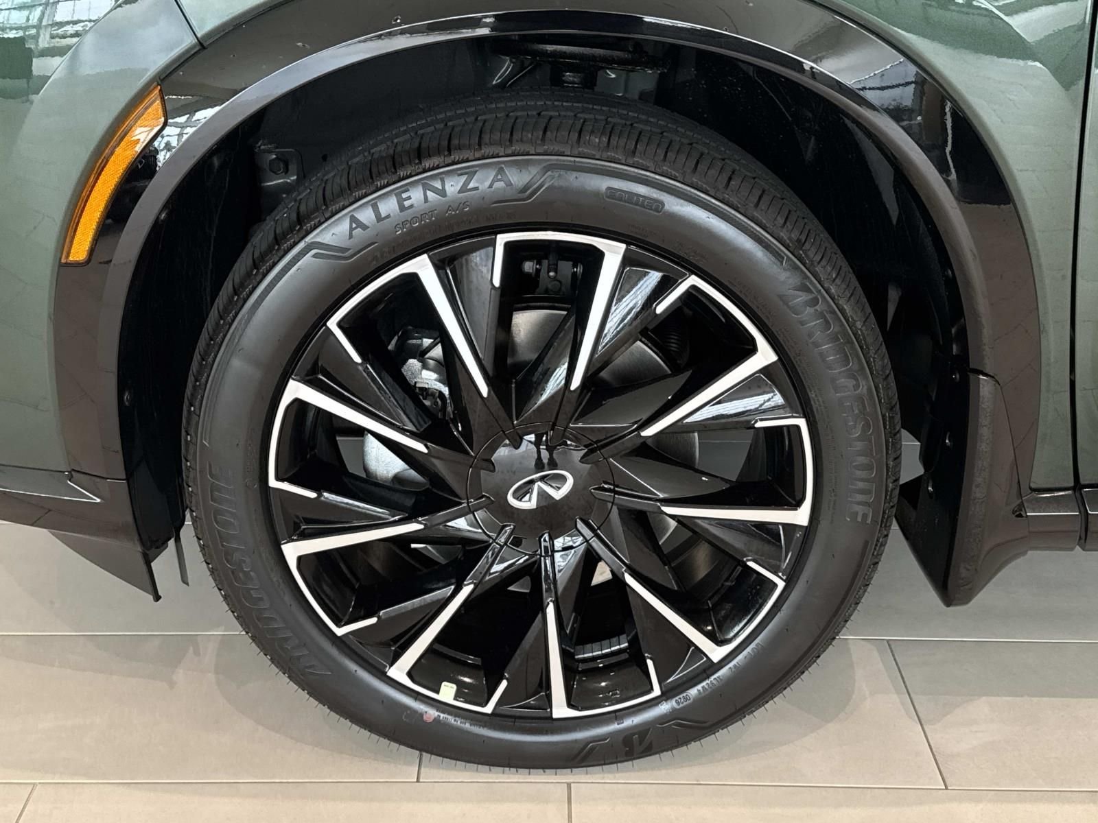New 2027 2T DEEP EMRD INFINITI Autograph AWD image 3