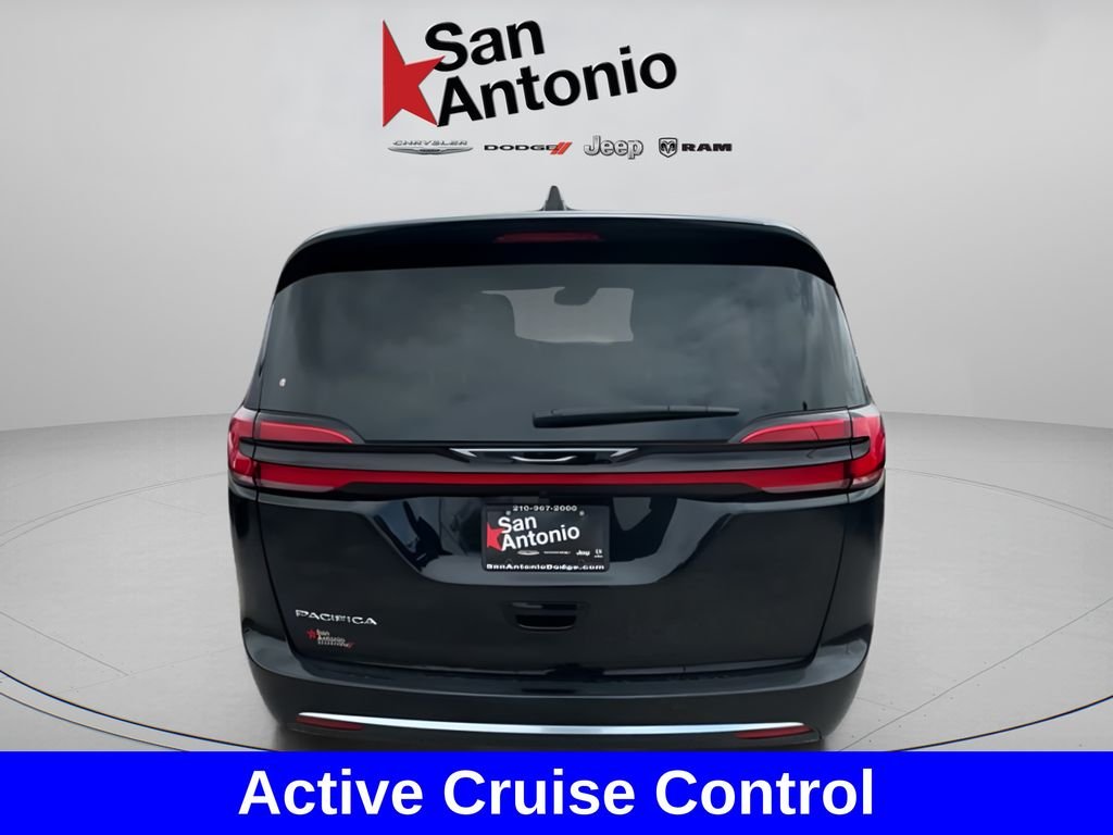 New 2027 Diamond Black Crystal Pearl-Coat Exterior Paint Chrysler Select image 12
