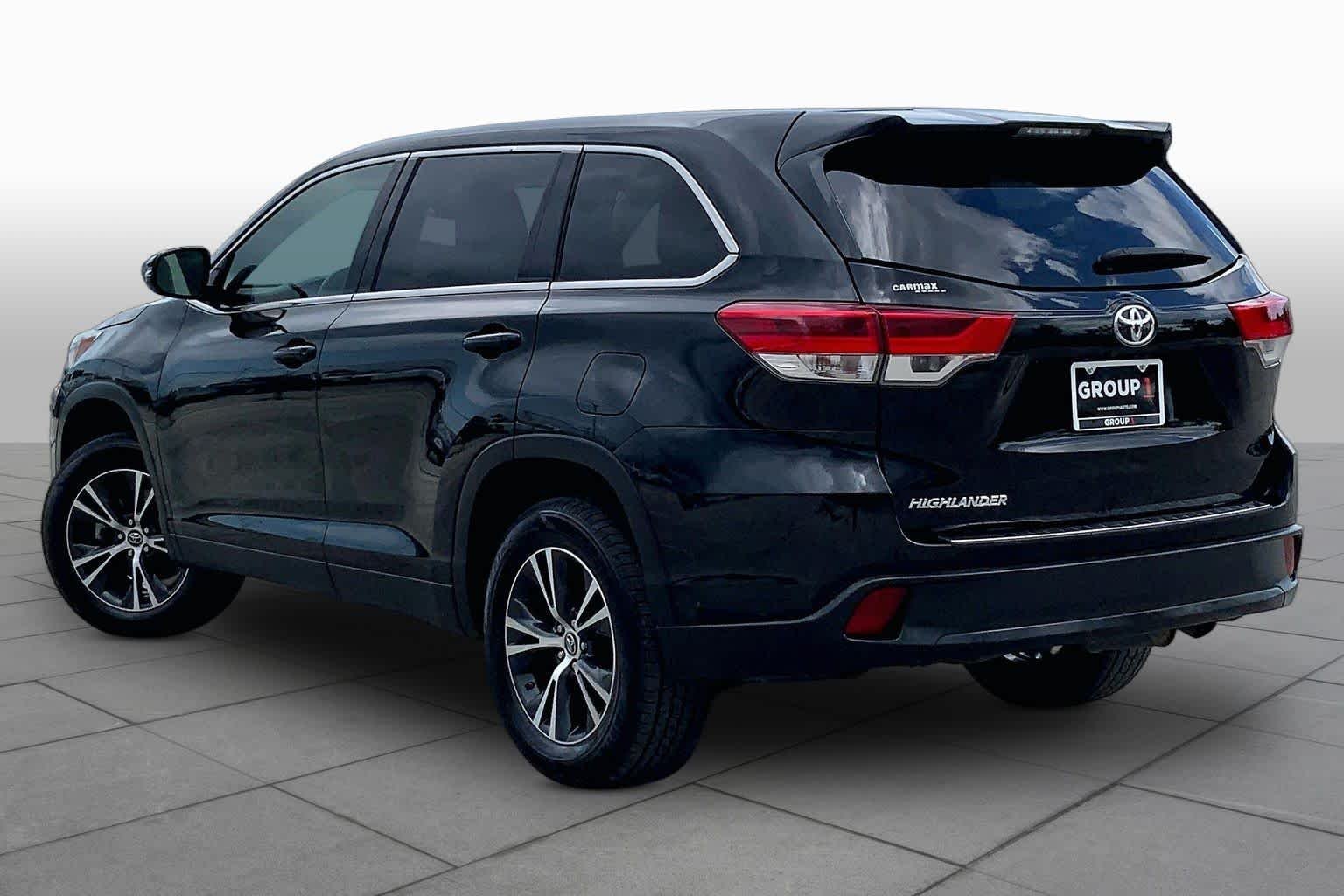 Used 2019 Midnight Black Metallic Toyota LE image 12