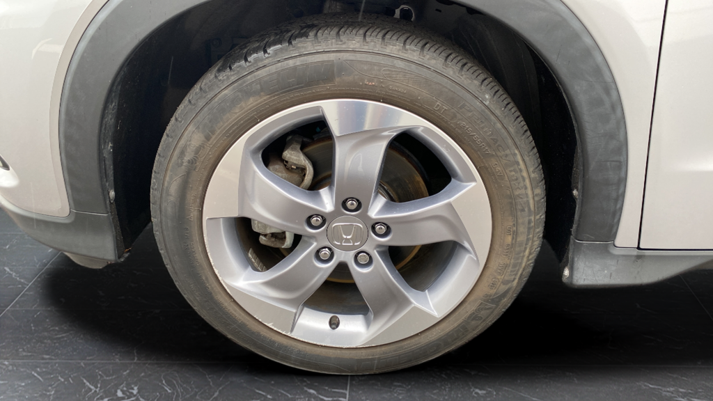 Used 2022 Silver Honda LX image 25