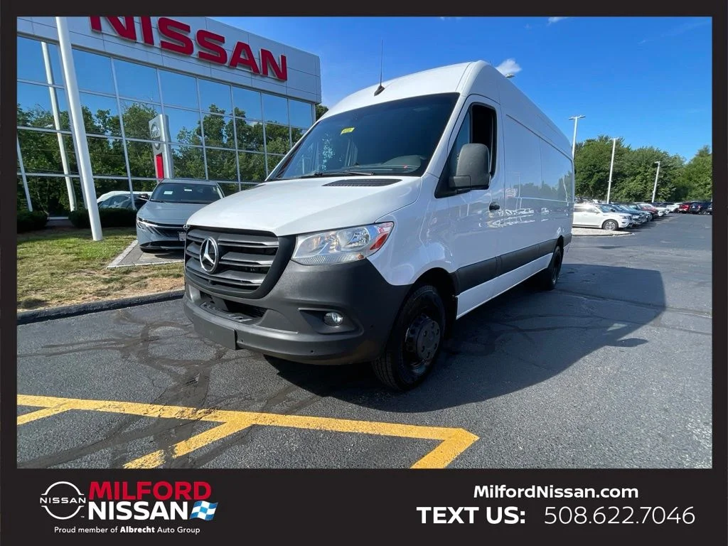 Used 2022 White Mercedes-Benz Cargo 170 WB image 1