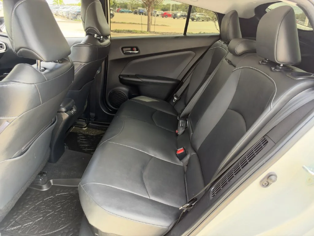 Used 2020 White Toyota XLE image 28