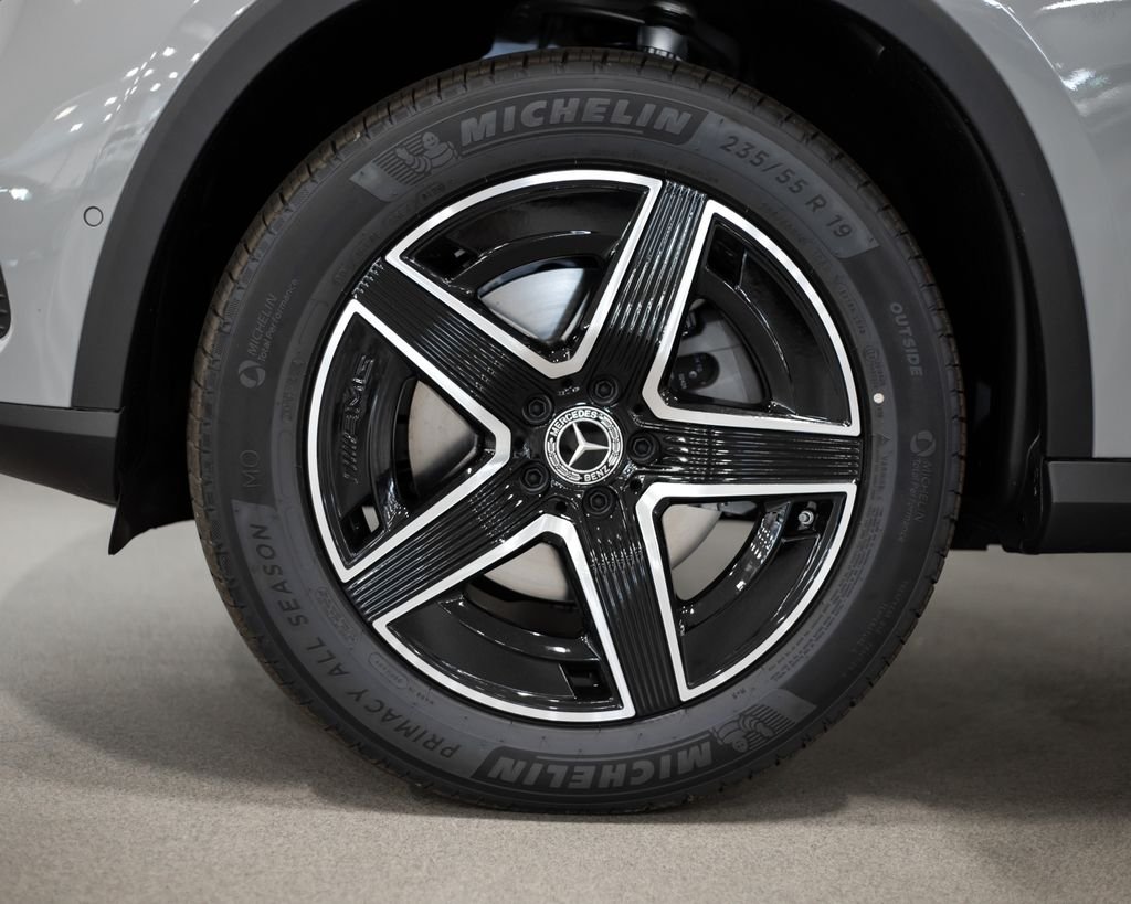 New 2026 MANUFAKTUR Alpine Grey Mercedes-Benz GLC 300 image 4