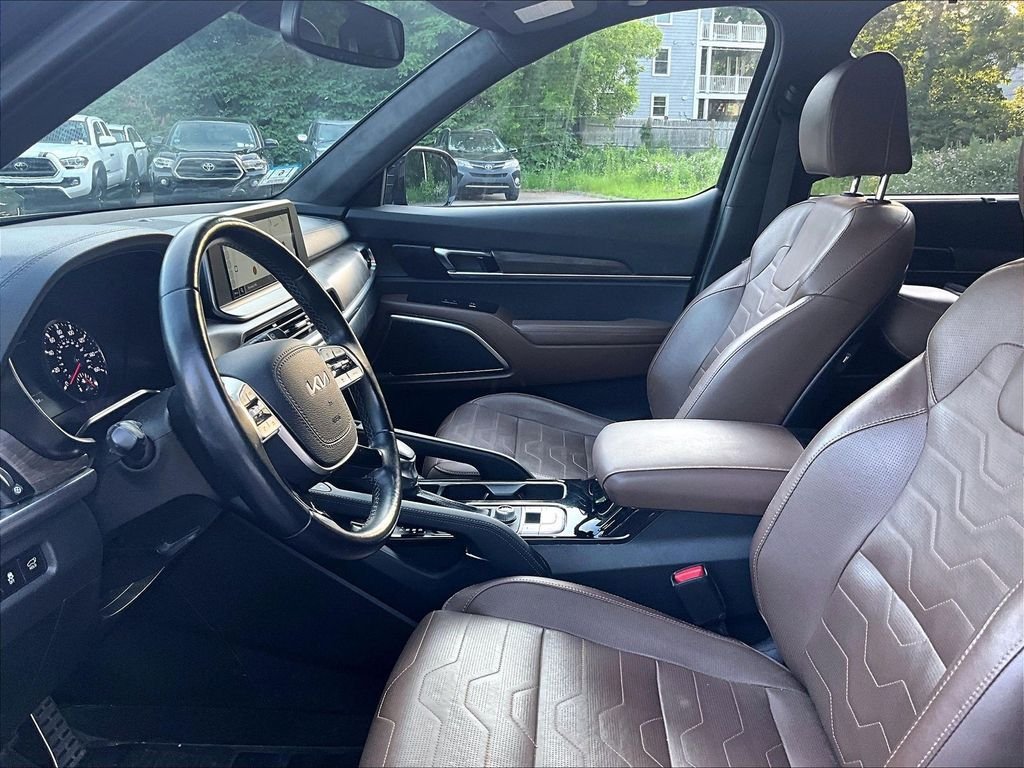 Used 2022 Black Kia SX image 4