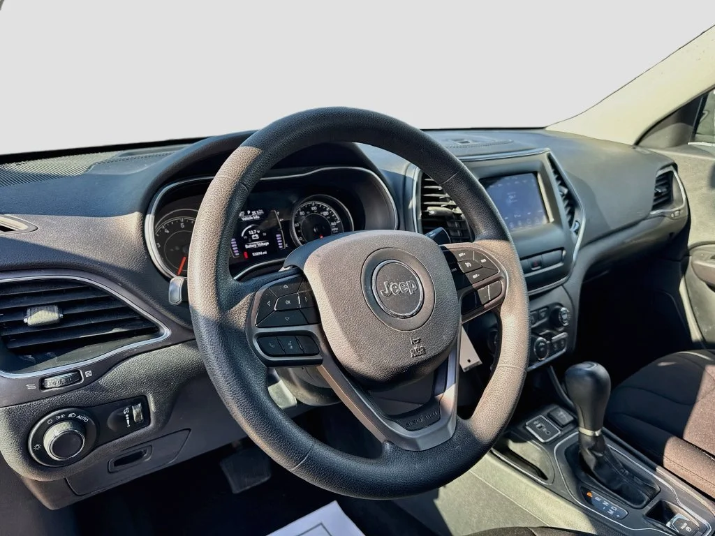 Used 2020 Green Jeep Latitude image 10