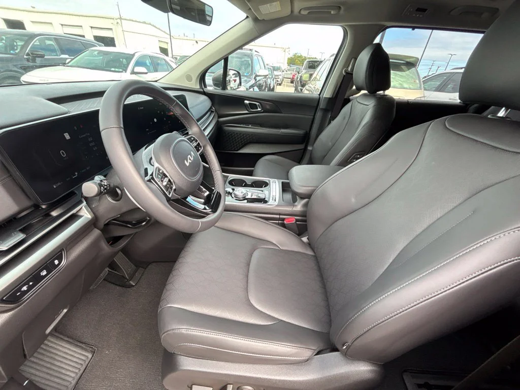 Used 2026 Silver Kia  image 11