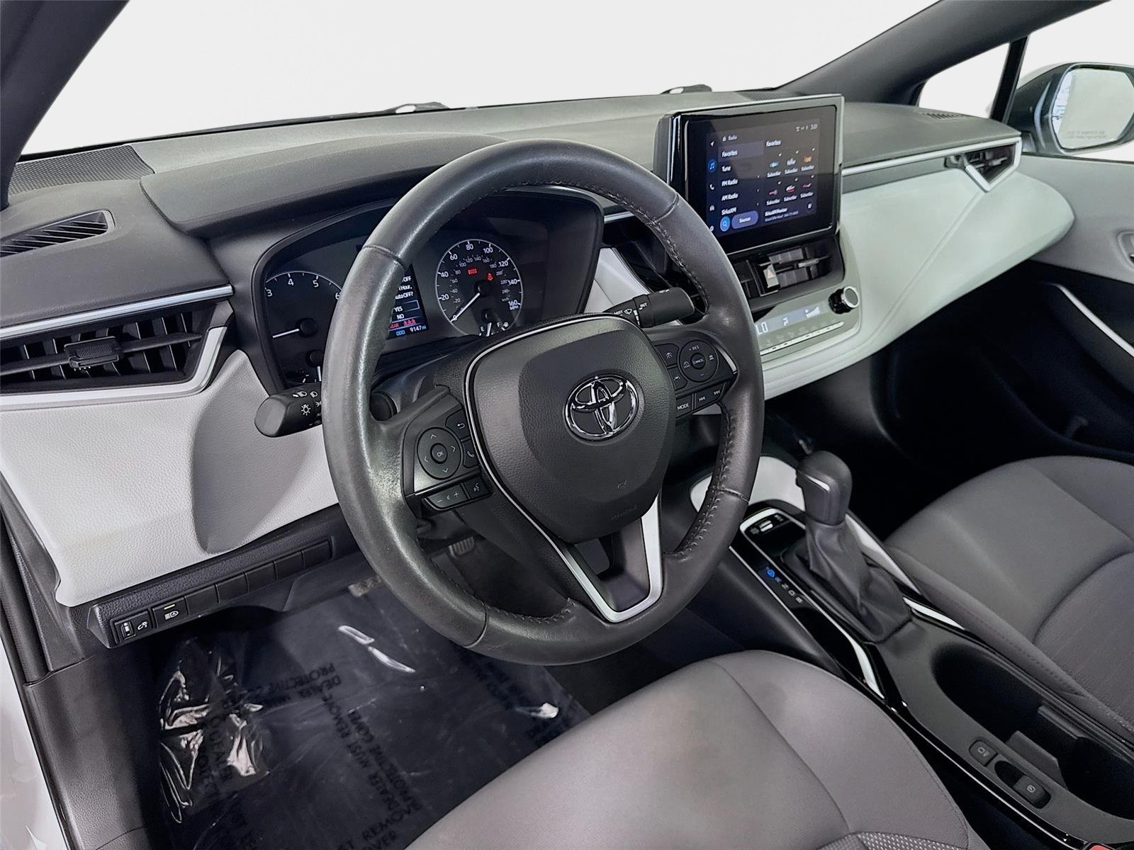 Used 2024 Ice Toyota SE image 9