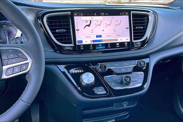 New 2026 Chrysler Pacifica Select 4D Passenger Van