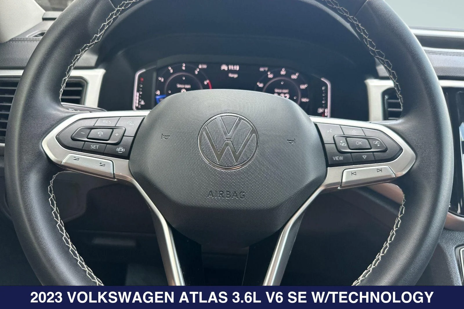 Used 2023 Black Volkswagen 3.6L V6 SE w/Technology image 24
