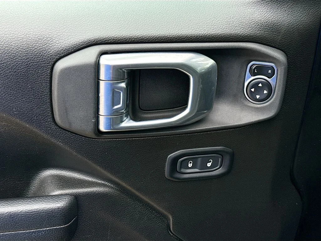 Used 2024 Black Clearcoat Jeep Sport S image 17