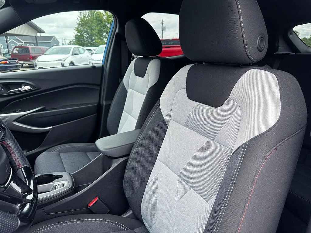 Used 2024 Blue Chevrolet 1RS image 18