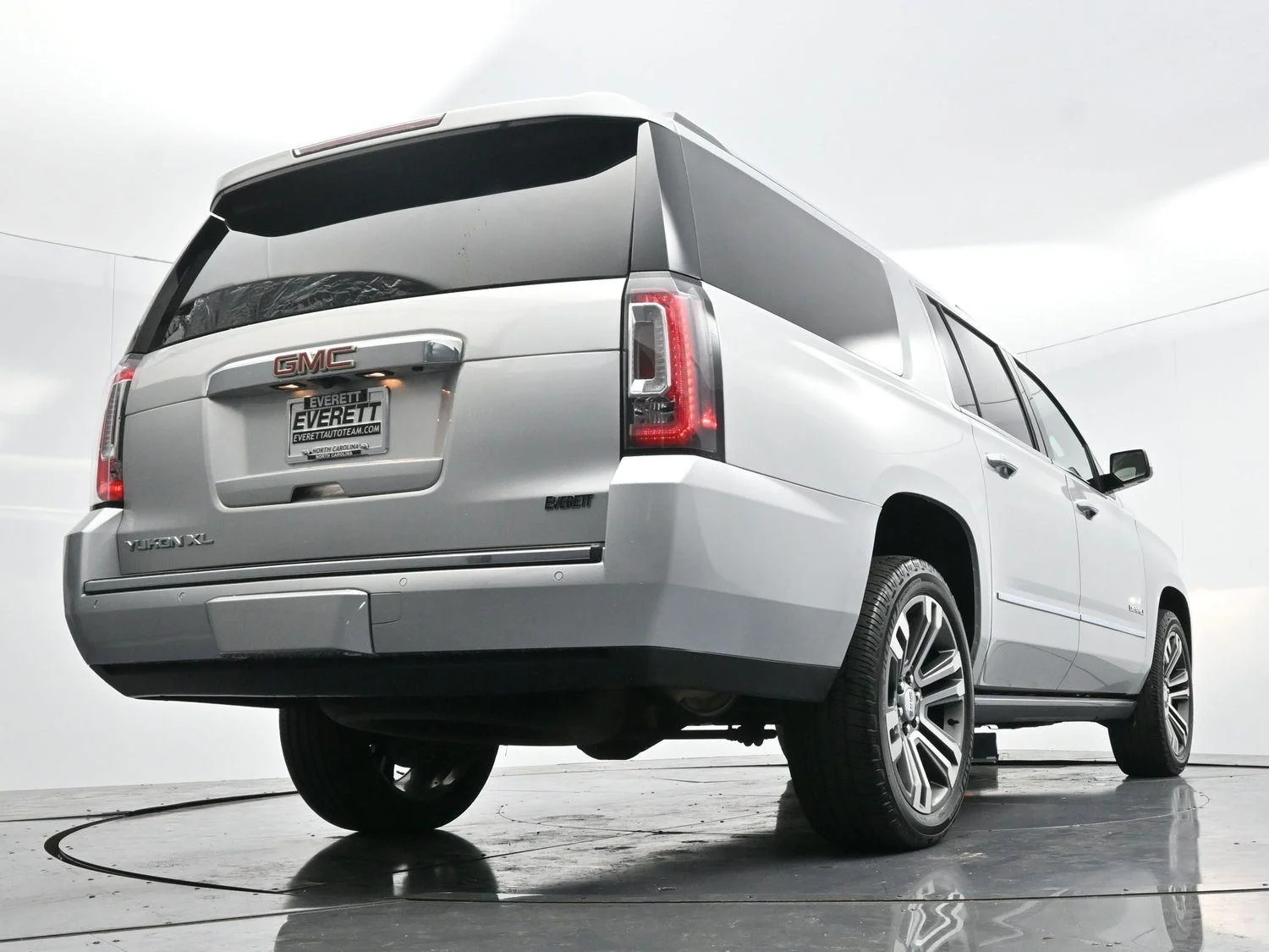 Used 2019 QUICKSILVER METALLIC GMC Denali image 52