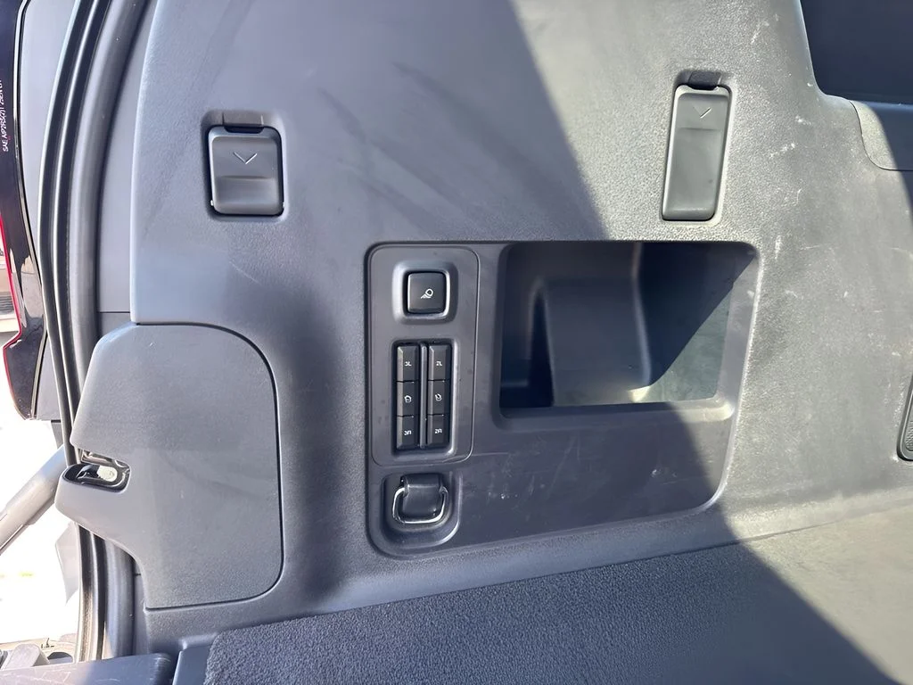 Used 2025 Silver Ford Platinum image 35