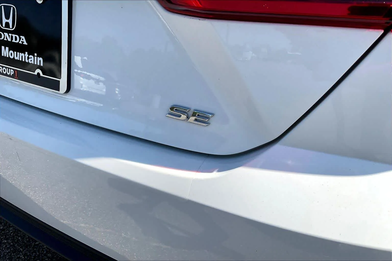 Used 2025 Ice Cap Toyota SE image 10