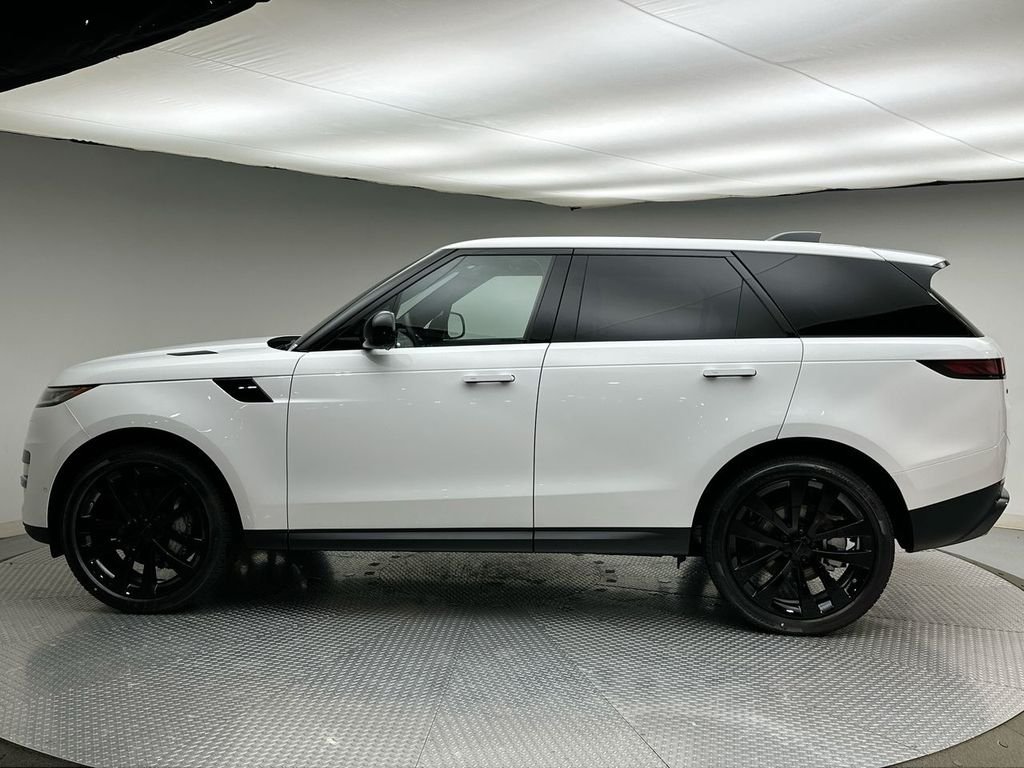 New 2026 Fuji White Land Rover SE image 2