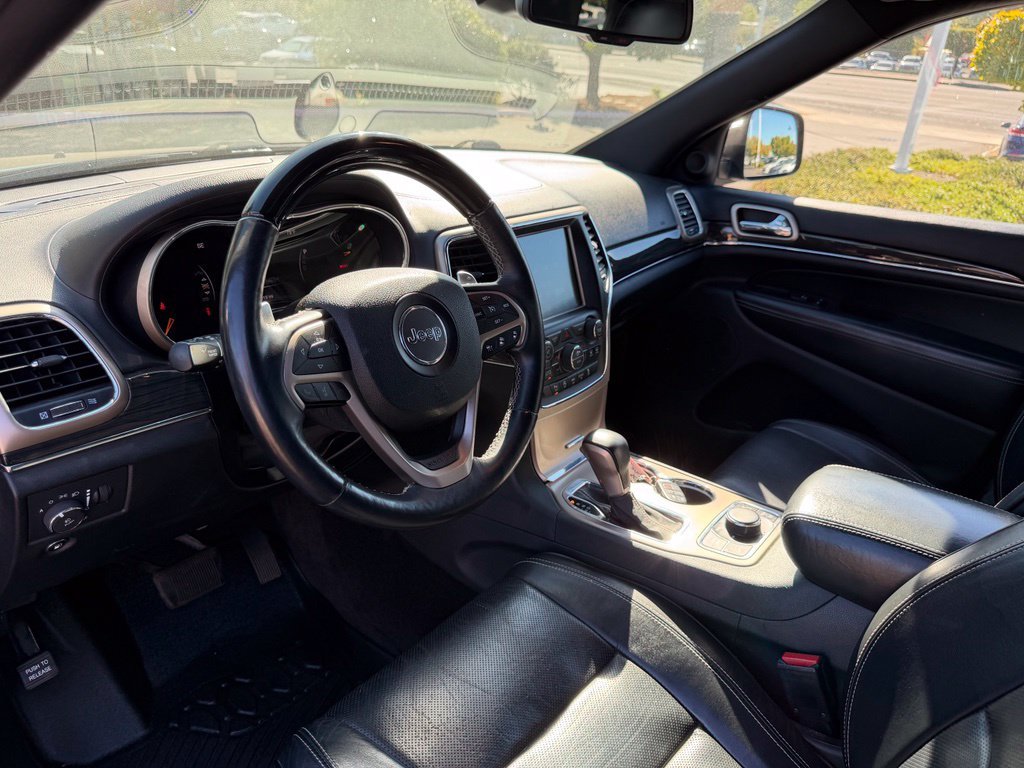 Used 2016 Brilliant Black Crystal Pearlcoat Jeep Overland image 15