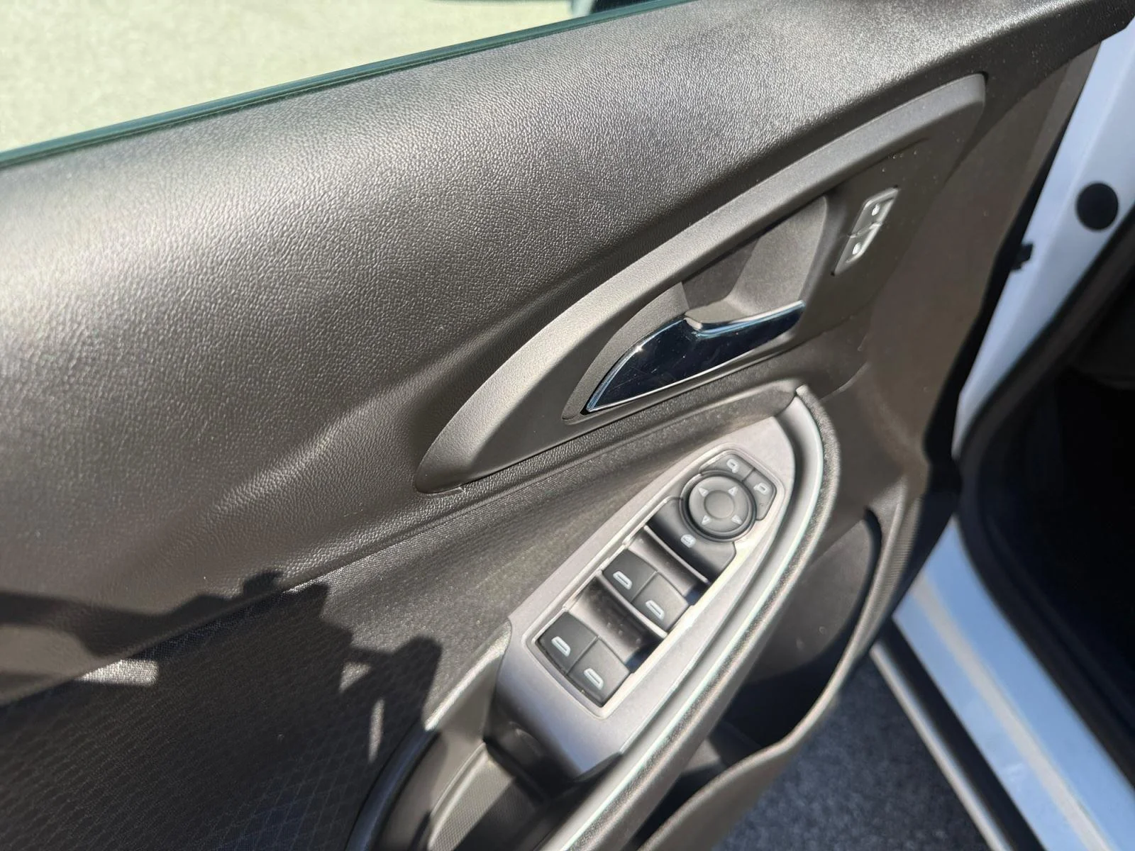 Used 2023 Summit White Chevrolet LS image 11