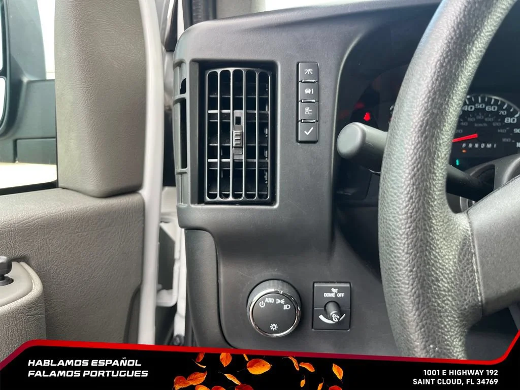 Used 2025 Summit White GMC Work Van image 19