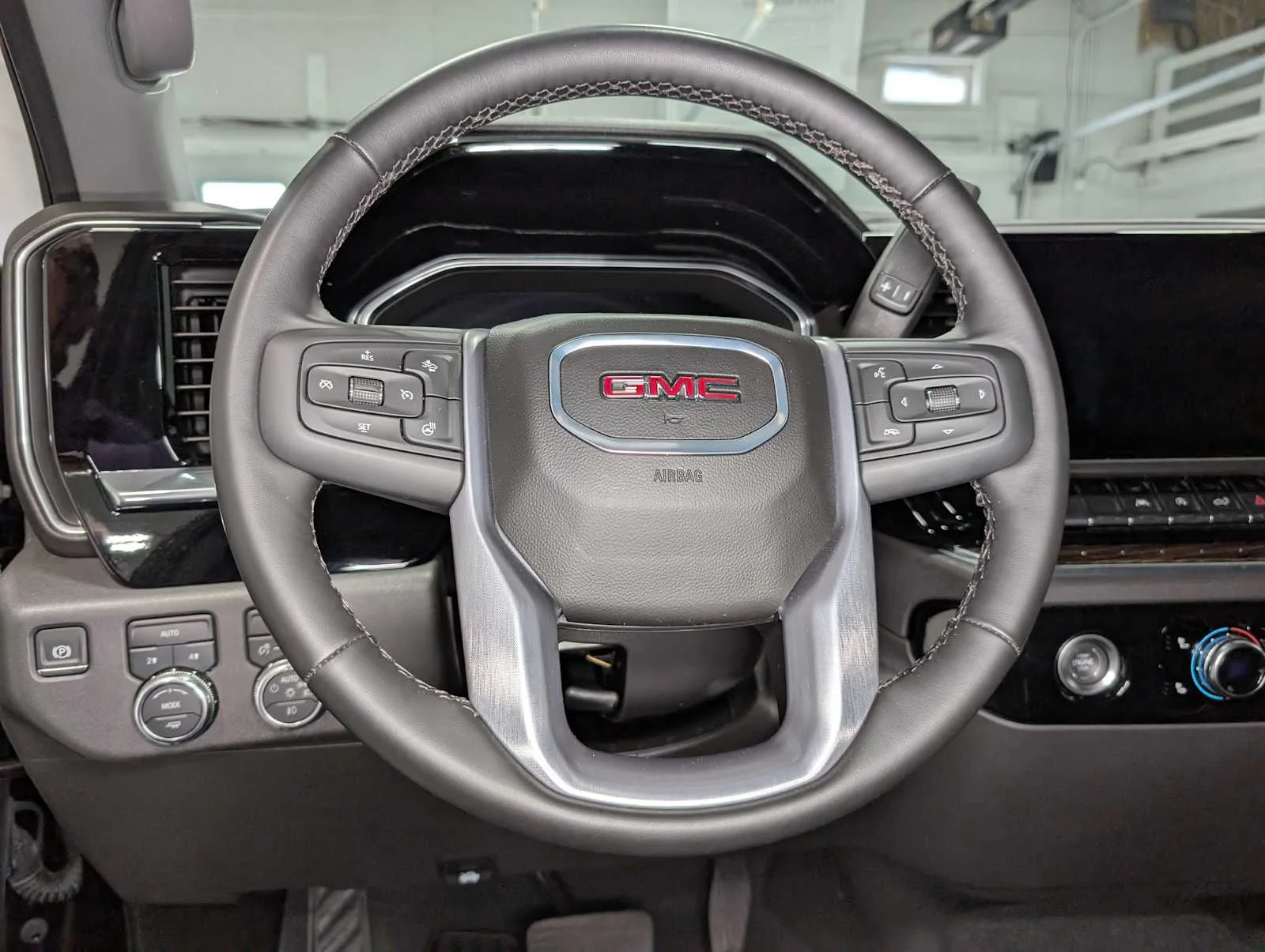 Used 2024 Onyx Black GMC Elevation image 32