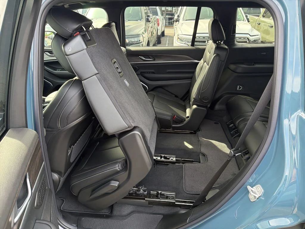 New 2026 Steel Blue Exterior Paint Jeep Limited image 23