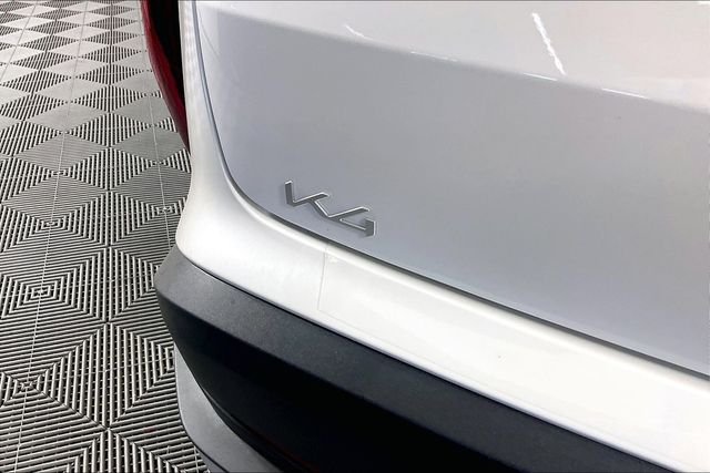 New 2026 Snow White Pearl Kia LXS image 10