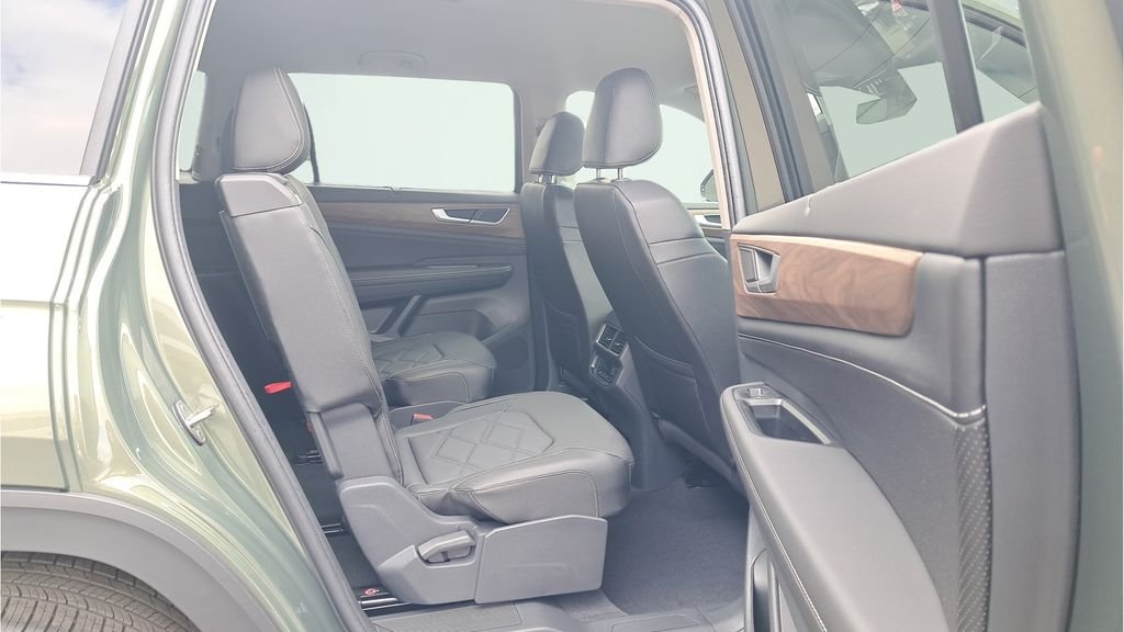 New 2026 Green Volkswagen 2.0T SE w/Technology image 15