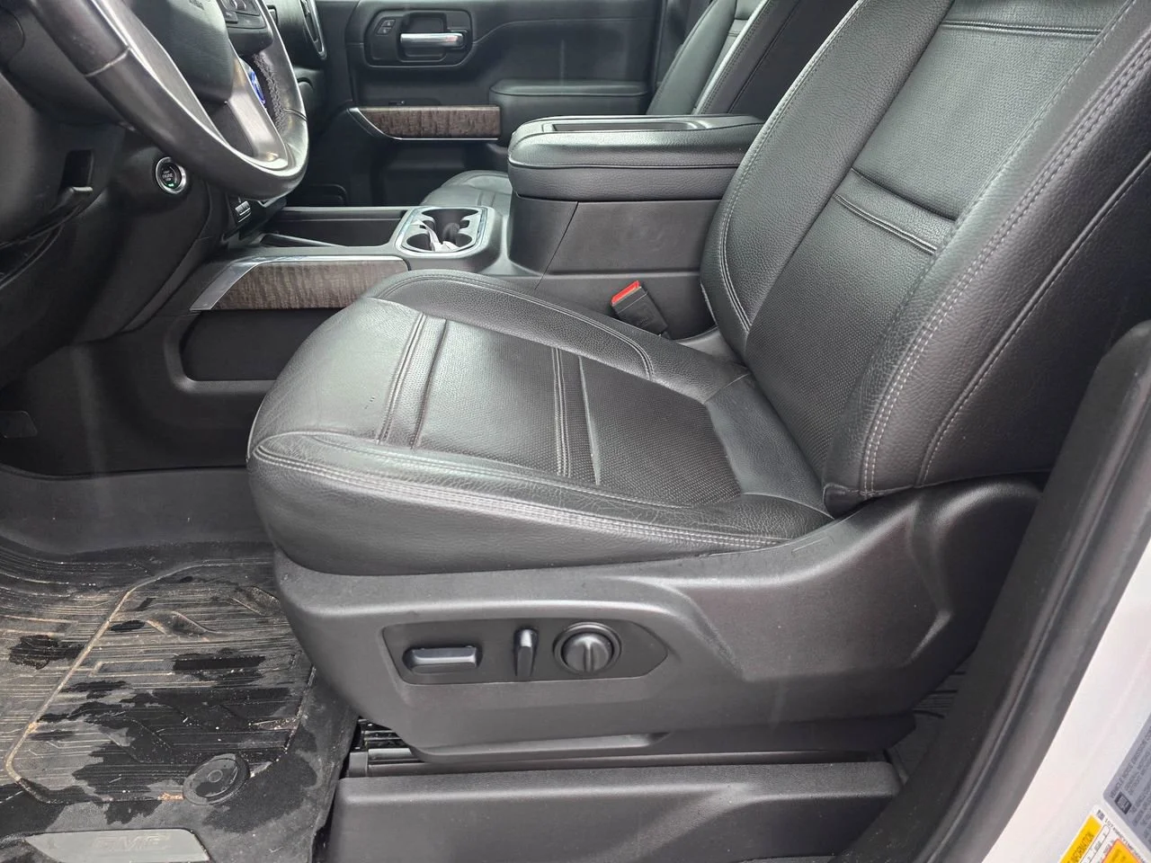 Used 2021 White Frost Tricoat GMC Denali image 9