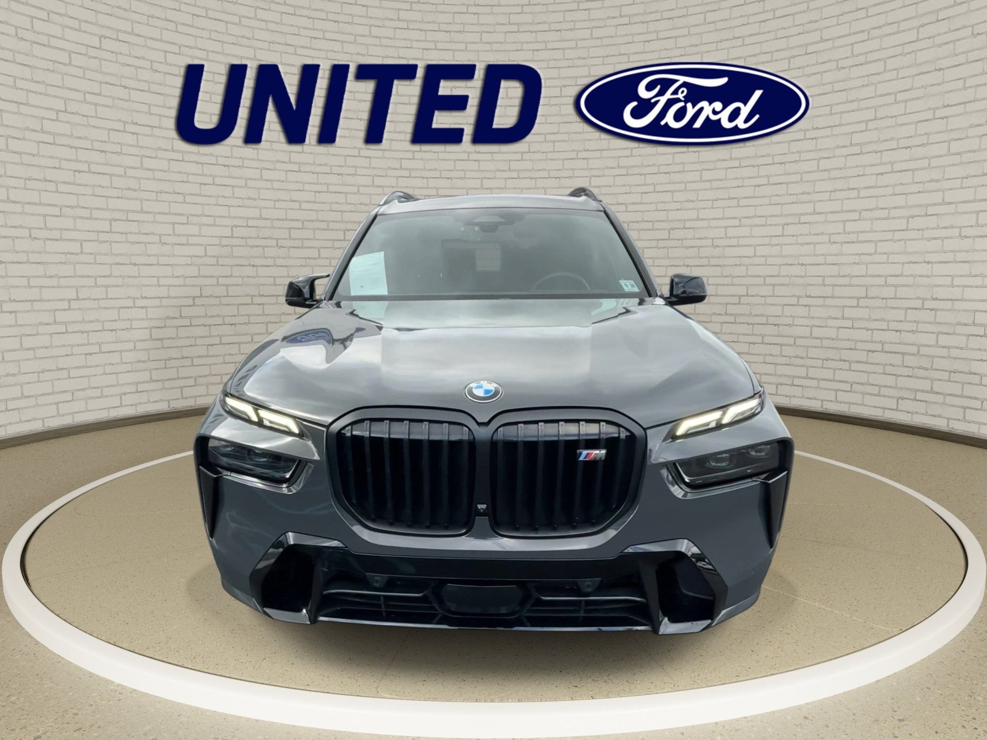 Used 2026 Gray BMW M60i image 3